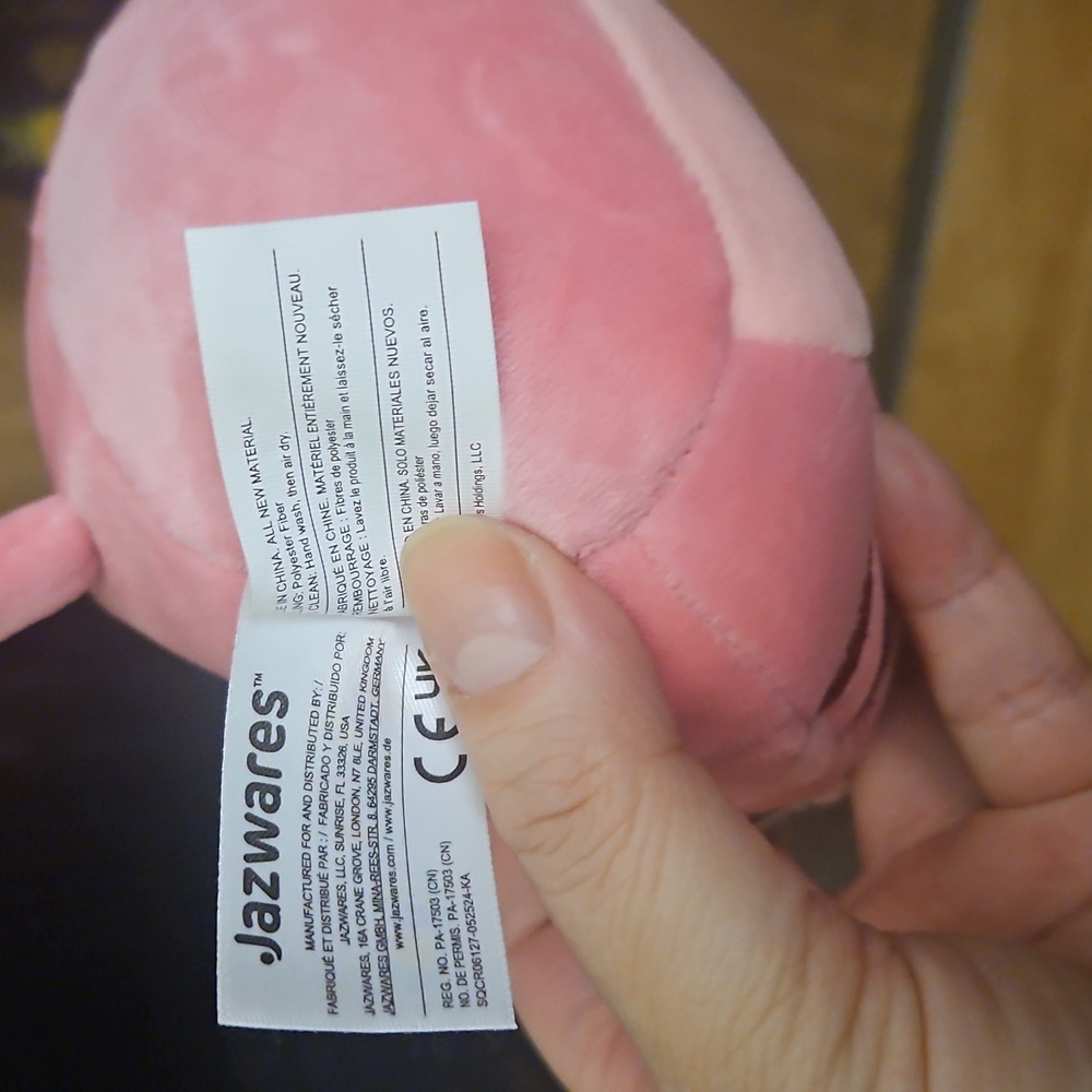 Squishmallows Geraldine the Pink Tabby Cat, 5-inch plush toy - Picture 4 of 6